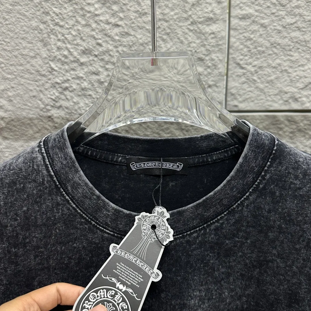 🅿️180 CH* Crow Heart* 2025 spring and summer new style Snowflake distressed washed retro round neck short sleeves Chest and front logo Horseshoe print Customized fabric Short-sleeved T-shirt Unisex Size: S M L XL XXL Color: Snowflake Black Snowflake Gray Snowflake Pink Snowflake Blue